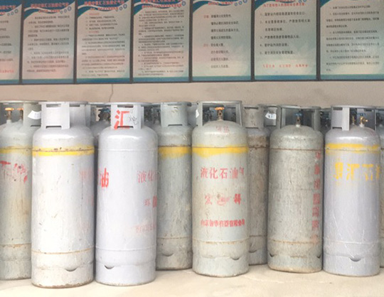 零售的液化气罐.jpg